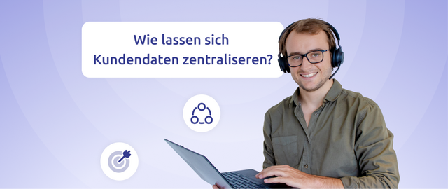 ein lächelnder call center agent mit einem laptop in der hand und einem headset auf dem kopf, neben ihm die aufscrhift "wie lassen sich kundendaten zentraliseren?"